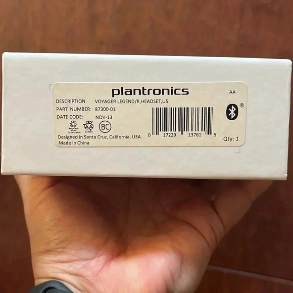 New in Open Box Plantronics Voyager Legend Wireless Bluetooth Headset - Picture 2 of 5